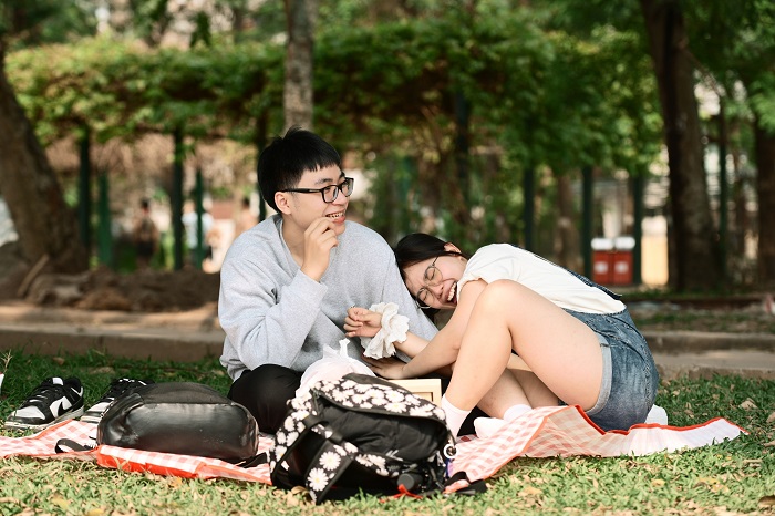 Thư giãn bên bạn bè tại Công viên Thống Nhất Hà Nội thì còn gì bằng