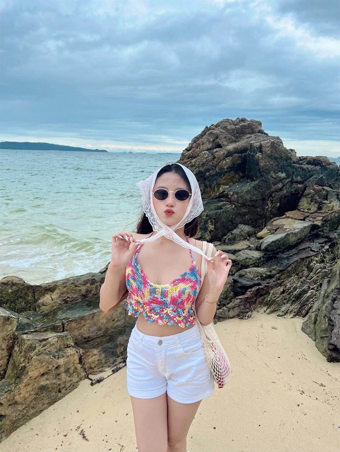 Từ cảng, bạn đi tàu để tới đảo Cô Tô Quảng Ninh