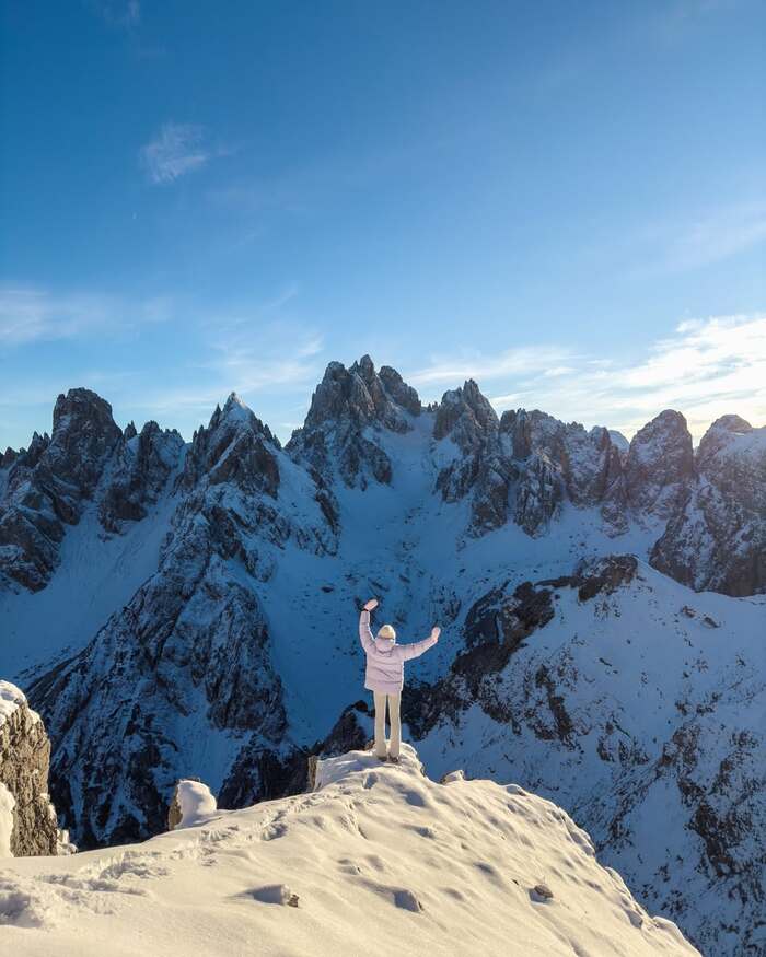 bạn có thể ghé thăm dãy núi Dolomites Ý vào bất cứ thời điểm nào trong năm