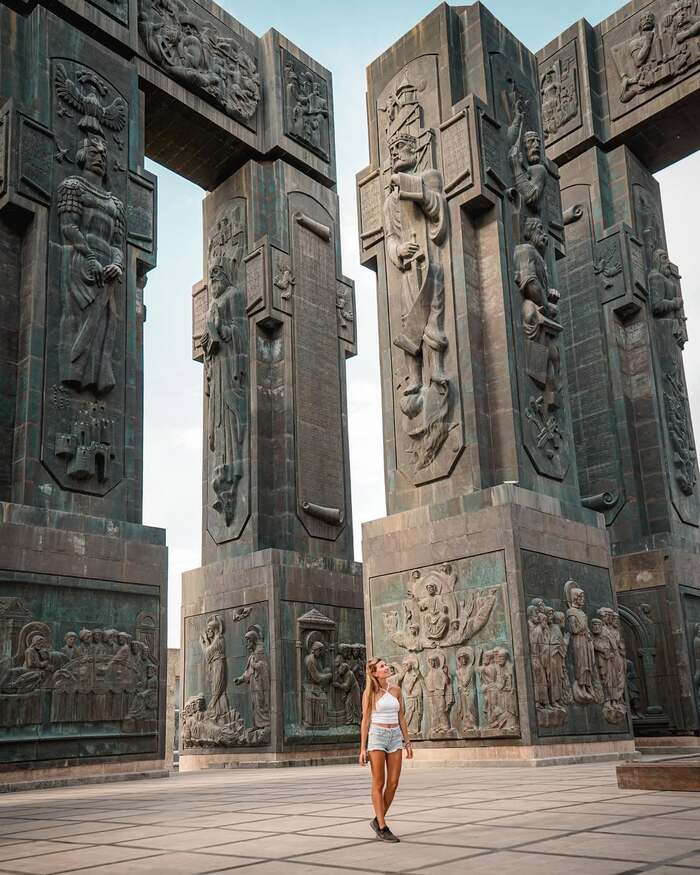 Du lịch Tbilisi Georgia - Khám phá Di tích biên niên sử Georgia