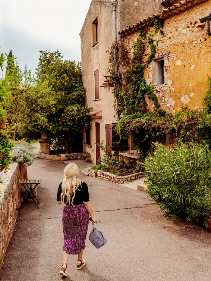 Kinh nghiệm du lịch Provence Pháp - Chiêm ngưỡng các ngôi nhà độc đáo