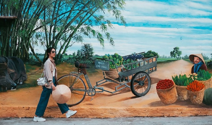 Làng bích họa Chử Xá Hà Nội thu hút nhiều bạn trẻ 