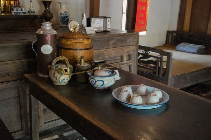 Tham quan nhà cổ ở làng du lịch Yên Trung Thanh Hóa