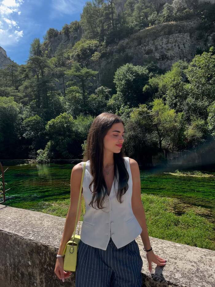 tản bộ khám phá làng Fontaine-de-Vaucluse Pháp