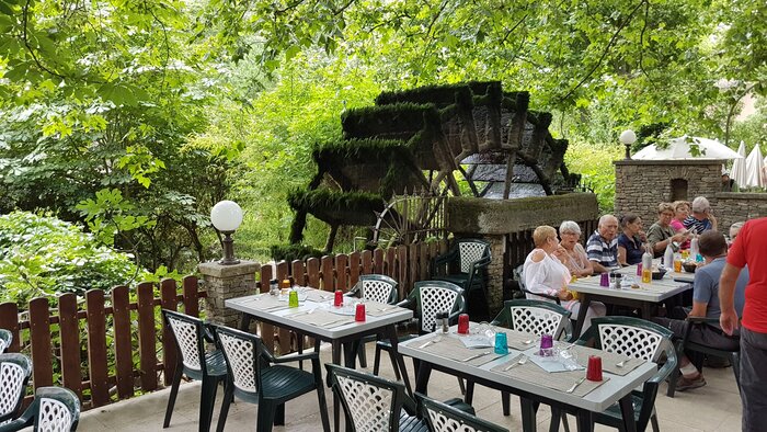 Khám phá ẩm thực ở làng Fontaine-de-Vaucluse Pháp