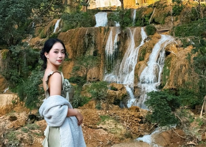 Thác Dải Yếm Mộc Châu như một nàng thơ dịu dàng giữa núi rừng