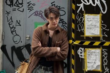 "Nam thần" Dew Jirawat tìm lại tuổi thơ tại xứ sở hoạt hình Nhật Bản