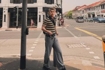 Jun Phạm dạo phố, tận hưởng kỳ nghỉ tại Singapore