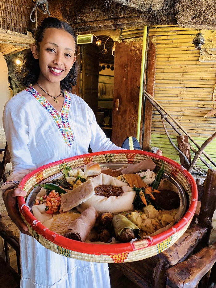 Totot Cultural Restaurant - một trong những nhà hàng nổi tiếng nhất Ethiopia