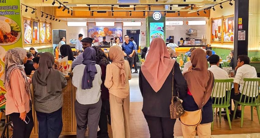 Du khách cũng đừng quên ghé các trung tâm thương mại để có trải nghiệm đa dạng