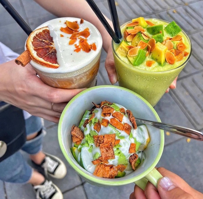 Kem bơ trên phố Bà Triệu là quán kem ngon nổi tiếng nhất Hà Nội