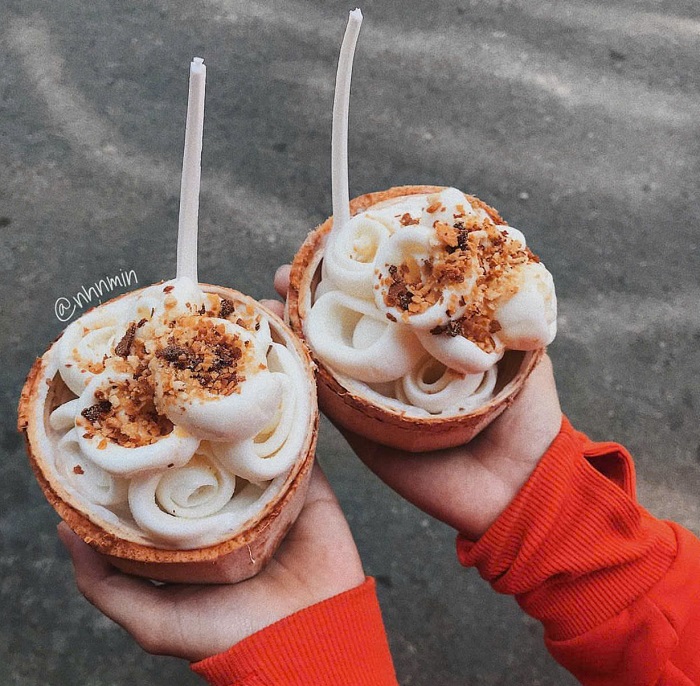 Quán kem ngon nổi tiếng nhất Hà Nội với kem trái dừa ngon mát lạnh hấp dẫn thực khách