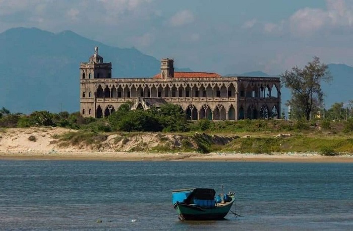 biển Cam Ranh Khánh Hòa Đan viện cổ bỏ hoang trên bờ biển Cam Ranh Khánh Hòa