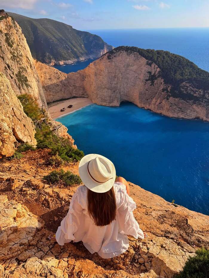 Các hoạt động du lịch thú vị tại bãi tàu đắm Navagio Hy Lạp - Chiêm ngưỡng toàn cảnh Navagio từ trên cao