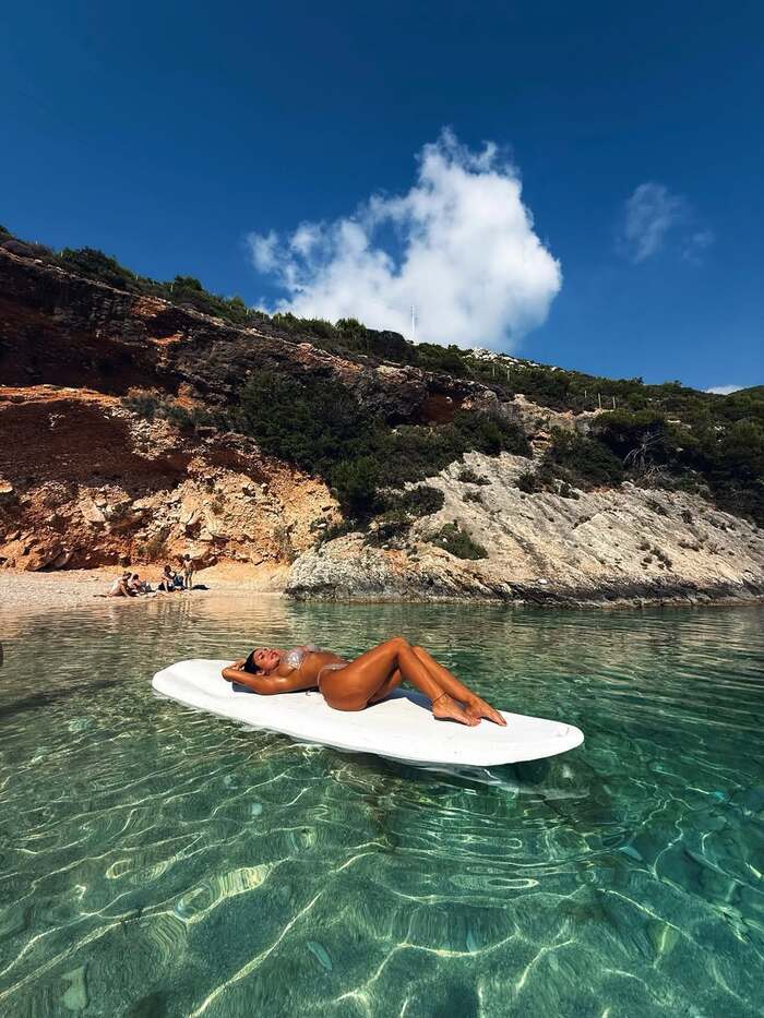 Các hoạt động du lịch thú vị tại bãi tàu đắm Navagio Hy Lạp - Tắm biển và thư giãn