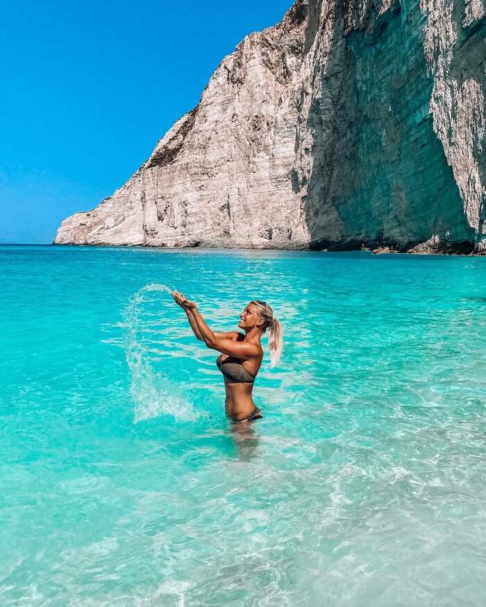 Các hoạt động du lịch thú vị tại bãi tàu đắm Navagio Hy Lạp - Tắm biển và thư giãn