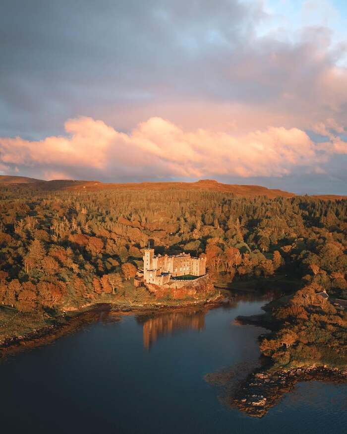 Các hoạt động du lịch trên đảo Skye Scotland - Ghé thăm lâu đài Dunvegan