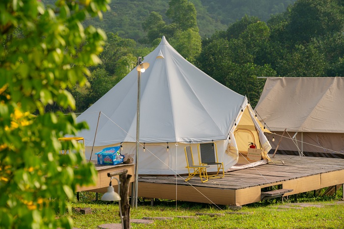 Ora Hill Farmstay & Glamping là farmstay đẹp ở Hòa Bình có phòng nghỉ và lều trại xinh xắn