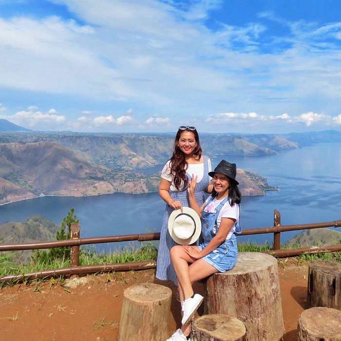 Hồ Toba Indonesia nằm ở độ cao 900 m