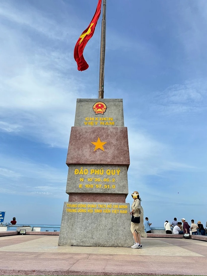  Kinh nghiệm du lịch đảo Phú Quý từ Hà Nội check in Cột cờ Phú Quý