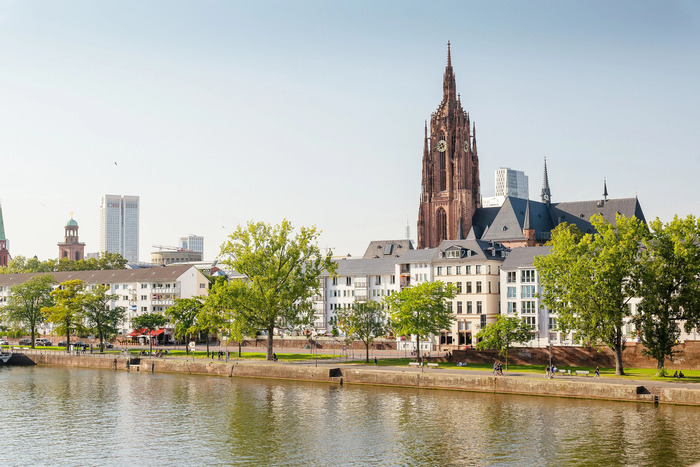 Kinh nghiệm du lịch Frankfurt Đức – Ghé thăm Nhà thờ Kaiserdom St. Bartholomäus