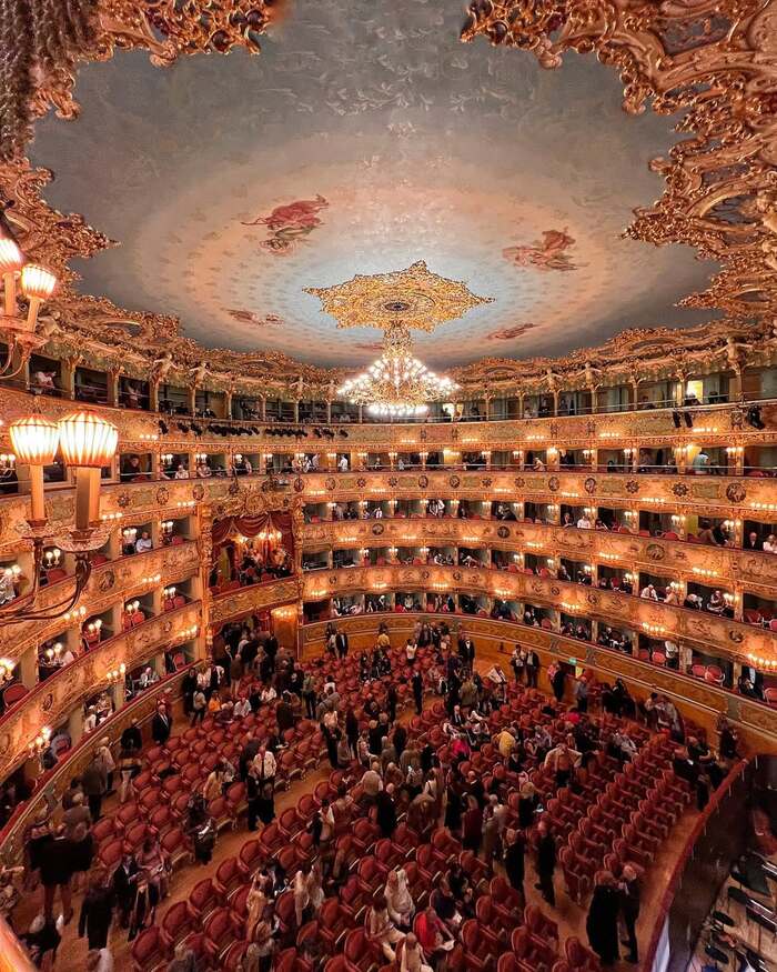 Kinh nghiệm du lịch Venice Italy - Khám phá Nhà hát Opera Fenice