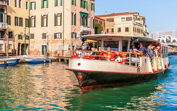 Kinh nghiệm du lịch Venice Italy - Phương tiện di chuyển là Vaporetto