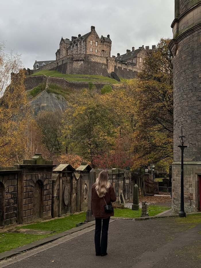 Lâu đài Edinburgh Scotland là biểu tượng lịch sử bất diệt của xứ sở sương mù