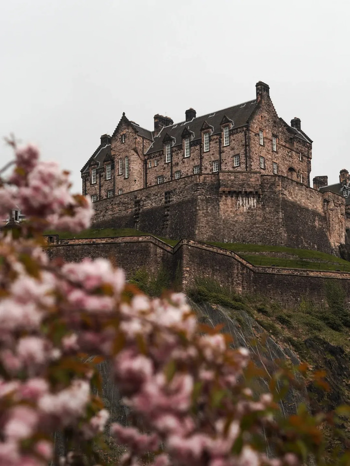Thời điểm ghé thăm lâu đài Edinburgh Scotland lý tưởng là tháng 5 - tháng 9