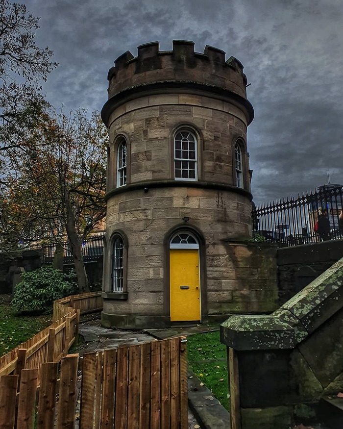 Các công trình nổi tiếng tại lâu đài Edinburgh - Tháp nhìn xa 