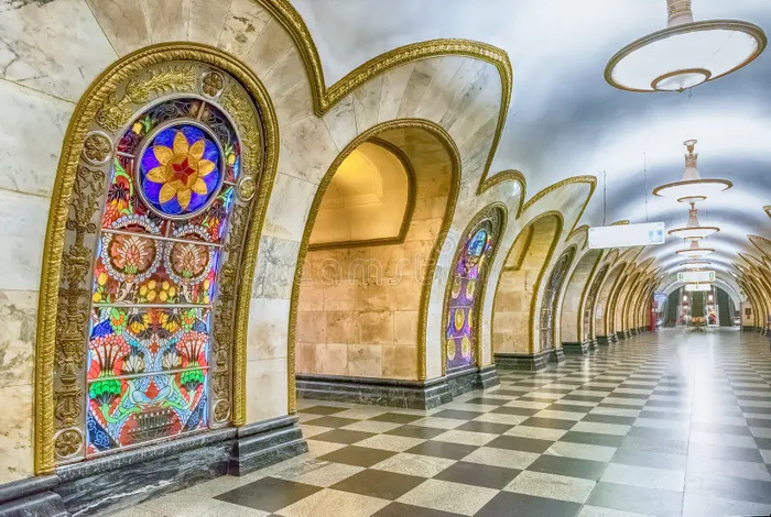 Các nhà ga tàu điện ngầm đẹp nhất ở Moscow Nga - Ga Novoslobodskaya
