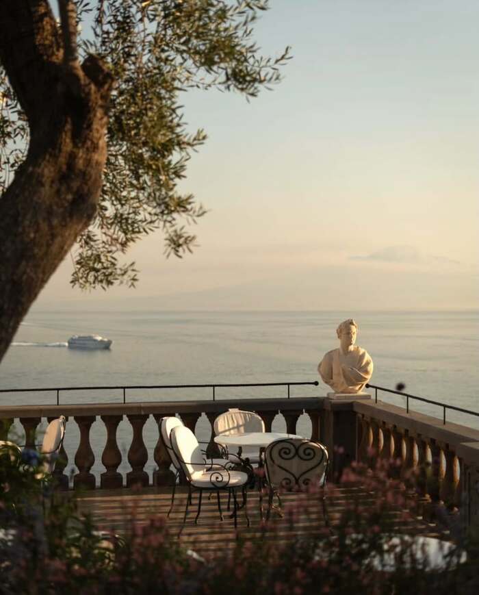Nên đặt trước nhà hàng khi du lịch thành phố Sorrento Ý