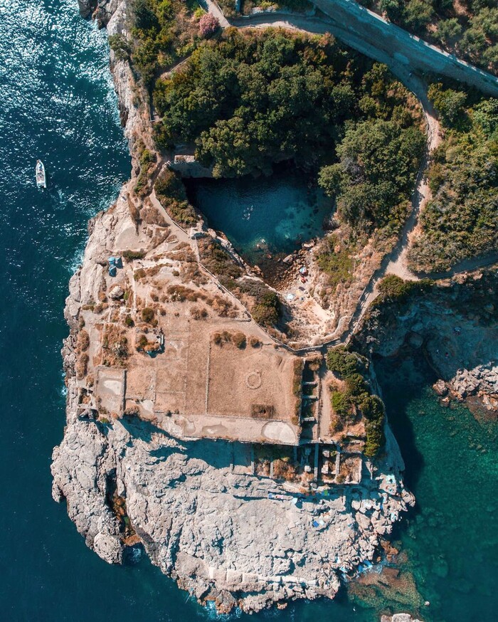 Các địa điểm du lịch nổi tiếng ở thành phố Sorrento Ý - Hồ nước Bagni della Regina Giovanna