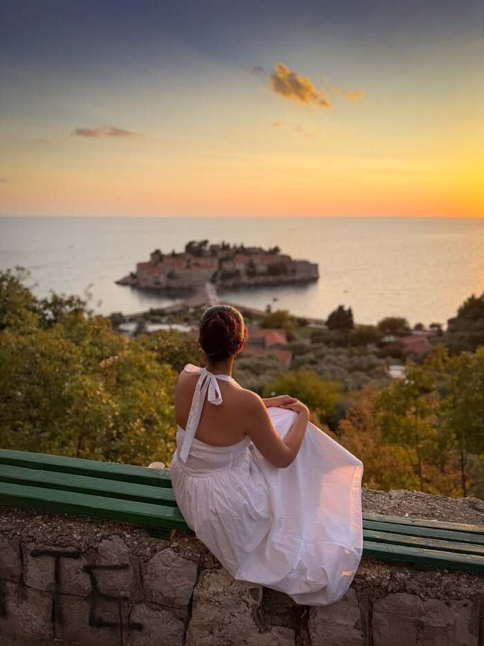 Các hoạt động du lịch ở thị trấn Perast Montenegro - Ngắm hoàng hôn trên vịnh Kotor