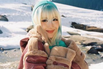 'Girl phố' Quỳnh Anh Shyn lạc bước giữa thiên đường tuyết Ấn Độ