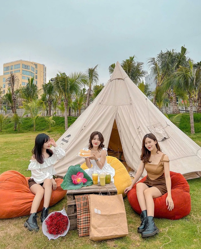 Thung lũng hoa Hồ Tây Camping với bạn thân ngay tại Thung lũng hoa Hồ Tây