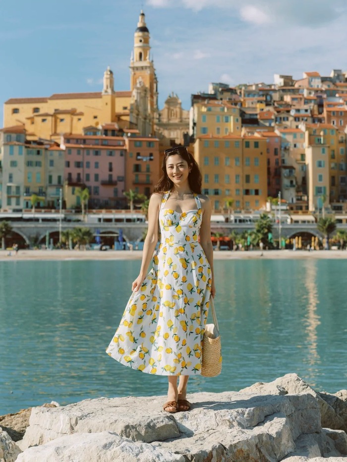 vùng biển Côte d'Azur Pháp là điểm du lịch mùa hè nổi tiếng hàng đầu châu Âu