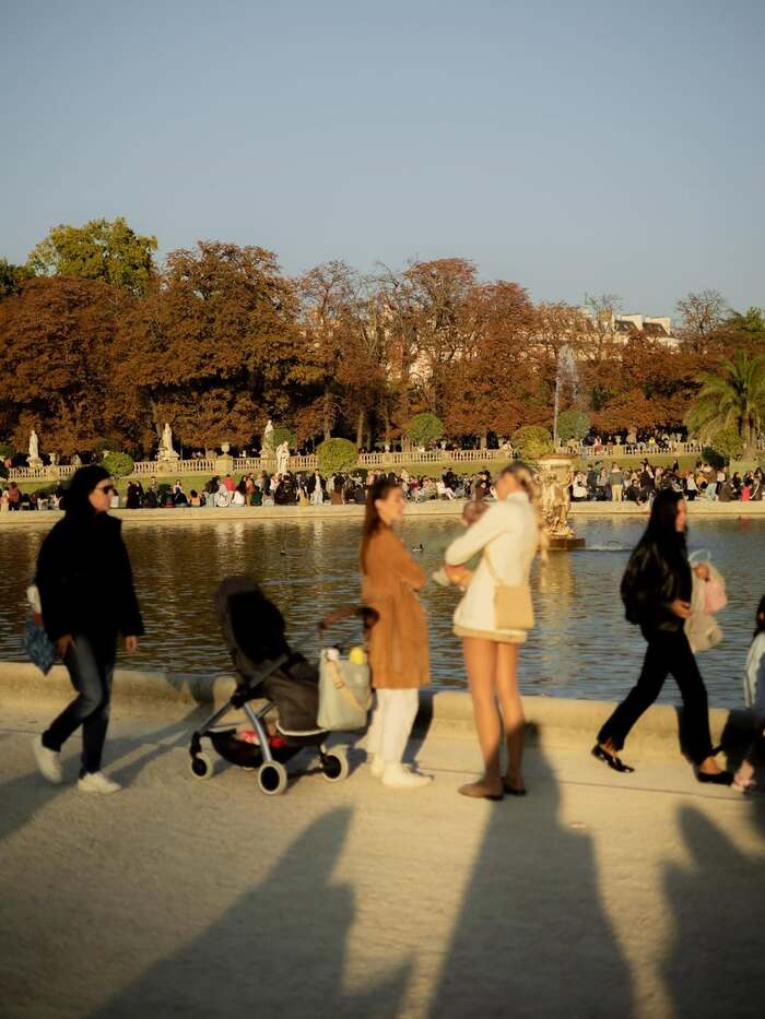vườn Luxembourg Pháp vào mùa hè thường đông khách