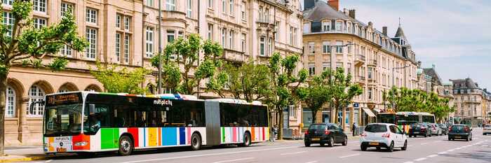 Phương tiện di chuyển đến vườn Luxembourg Pháp là xe bus