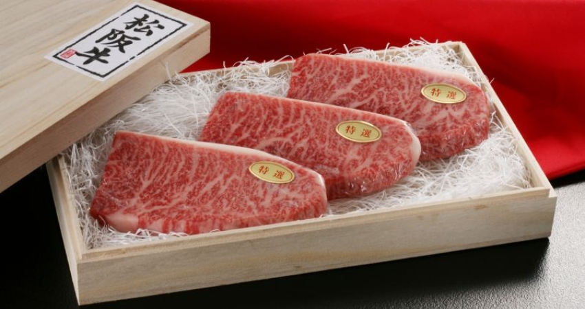 Vị béo ngậy của bò Matsusaka sẽ khiến bạn tan chảy.