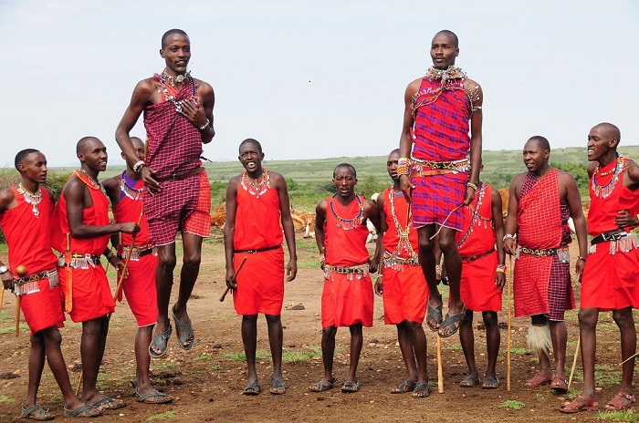  Vũ điệu Adumu của người Maasai, một trong những điệu nhảy truyền thống của người châu Phi