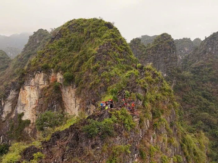 Khung cảnh kì vĩ nơi núi non Yên Sơn. 
