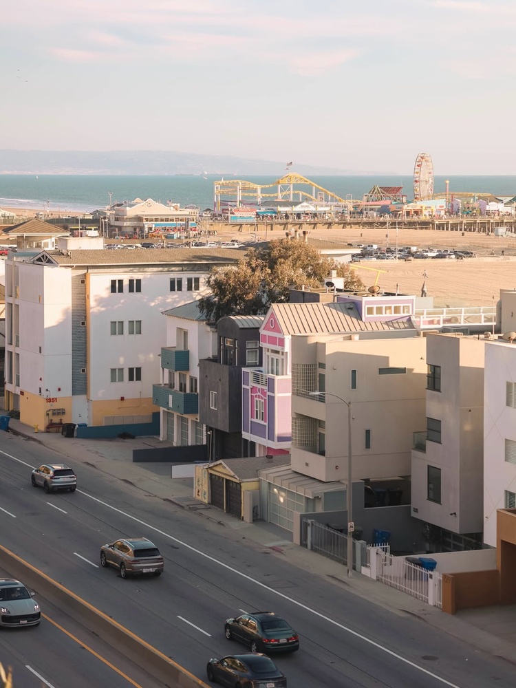 Quán cà phê ngắm biển đẹp tại Los Angeles