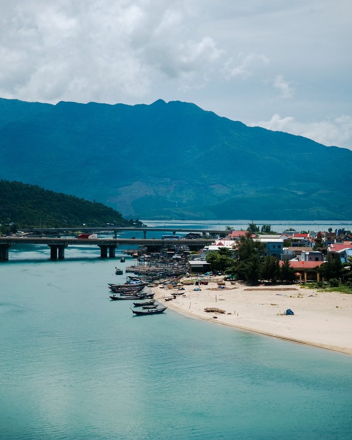 Lăng Cô là một trong các biển đẹp nhất miền Trung cảnh sắc hoang sơ