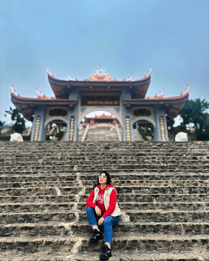Chùa Cái Bầu Quảng Ninh có cổng tam quan thiết kế kiểu truyền thống