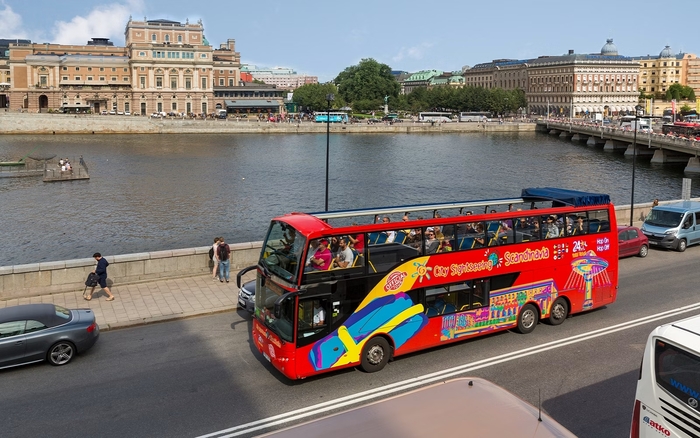 Phương tiện di chuyển đến cung điện Drottingholm Thụy Điển là xe bus