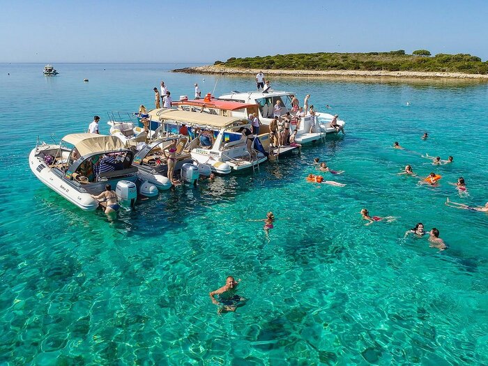 Khám phá đảo Brač Croatia - Đi thuyền du ngoạn quanh đảo