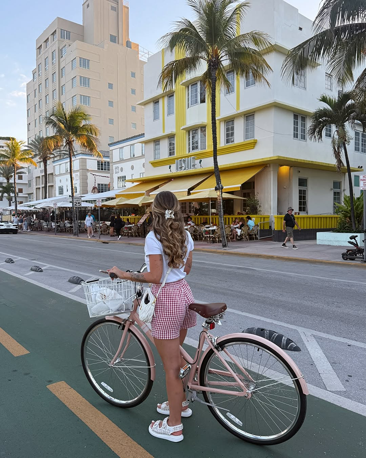 Ocean Drive - Địa điểm du lịch mùa hè tại Miami