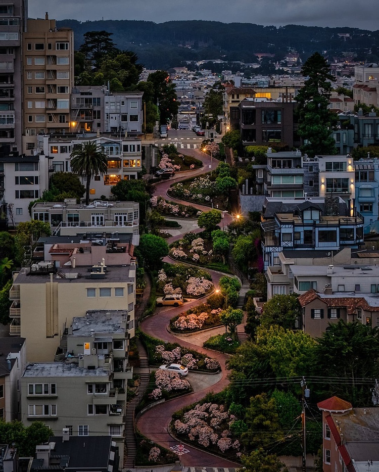 Lombard Street - điểm du lịch San Francisco mùa hè