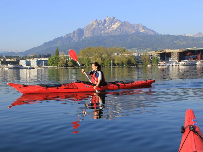 Chèo kayak vãn cảnh hồ Luzern Thụy Sĩ 